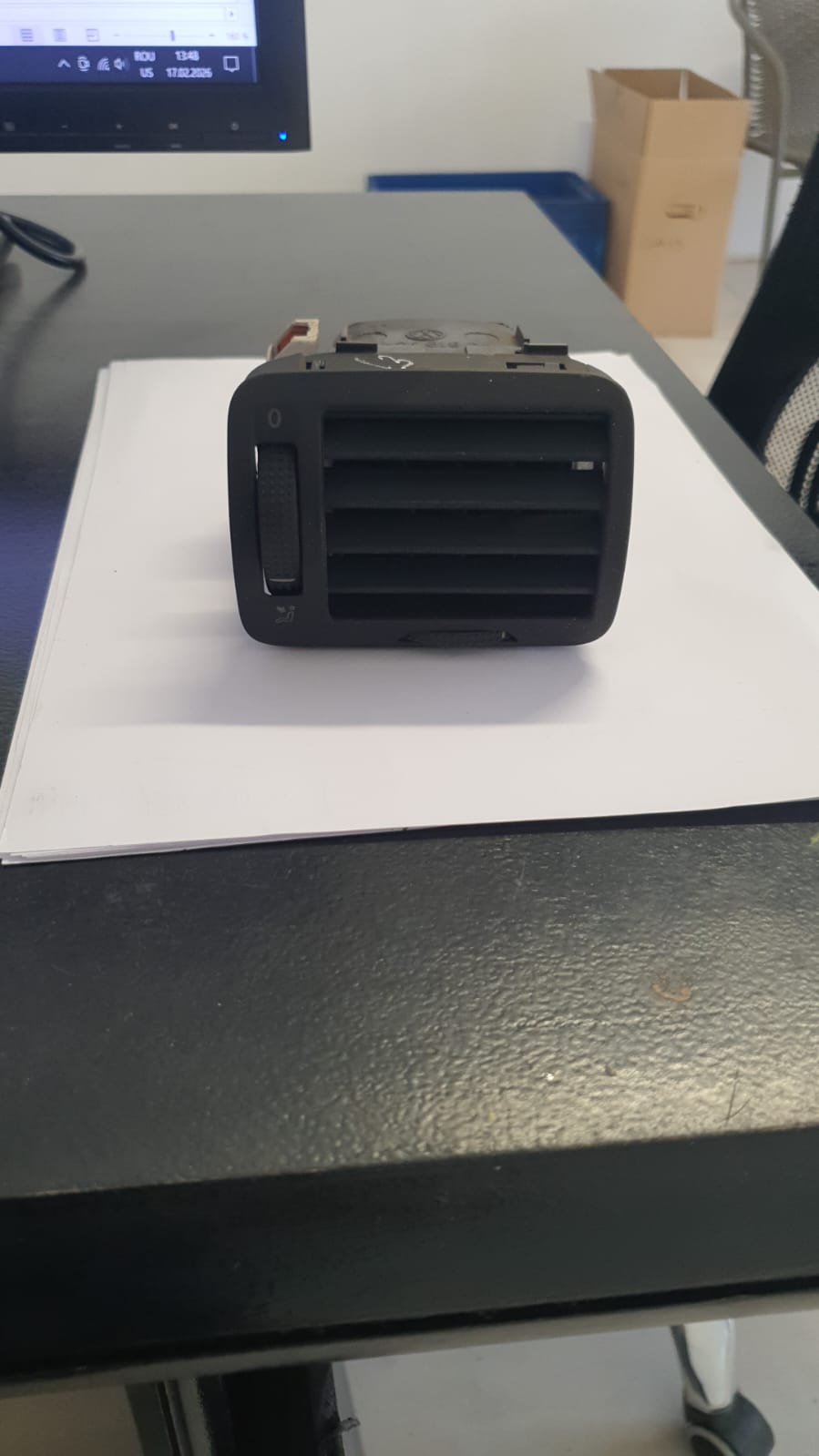 GRILA VENTILATIE BORD DREPTA VW PASSAT B5 FACELIFT 2000-2005 COD 3B0819704D FACTURA SI GARANTIE