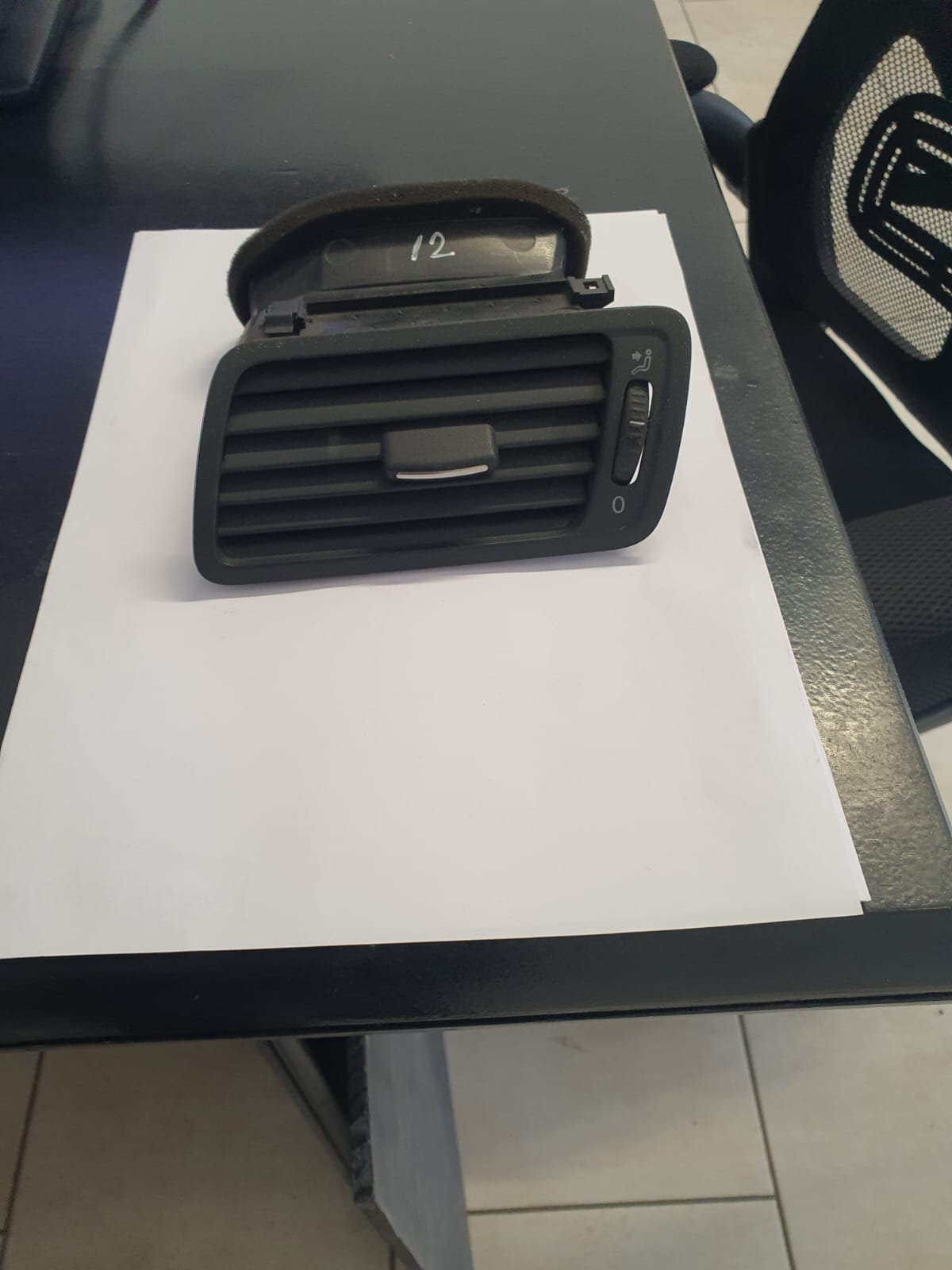 GRILA VENTILATIE STANGA VW PASSAT B6 COD 3C2819701D FACTURA SI GARANTIE