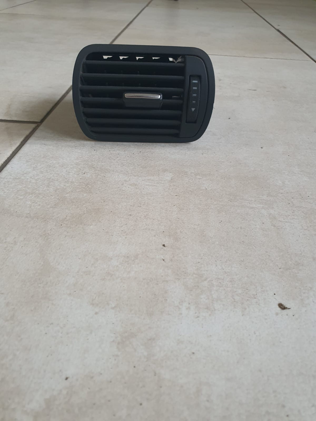 GRILA AER BORD DREAPTA AUDI A3 8L COD 8L0820901C FACTURA SI GARANTIE