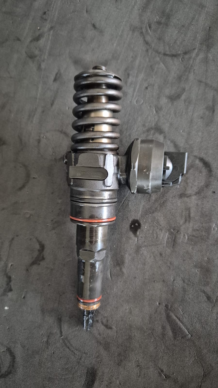 INJECTOR  VW Passat B5 1.9 TDI model 2002 COD 038130073AJ FACTURA SI GARANTIE