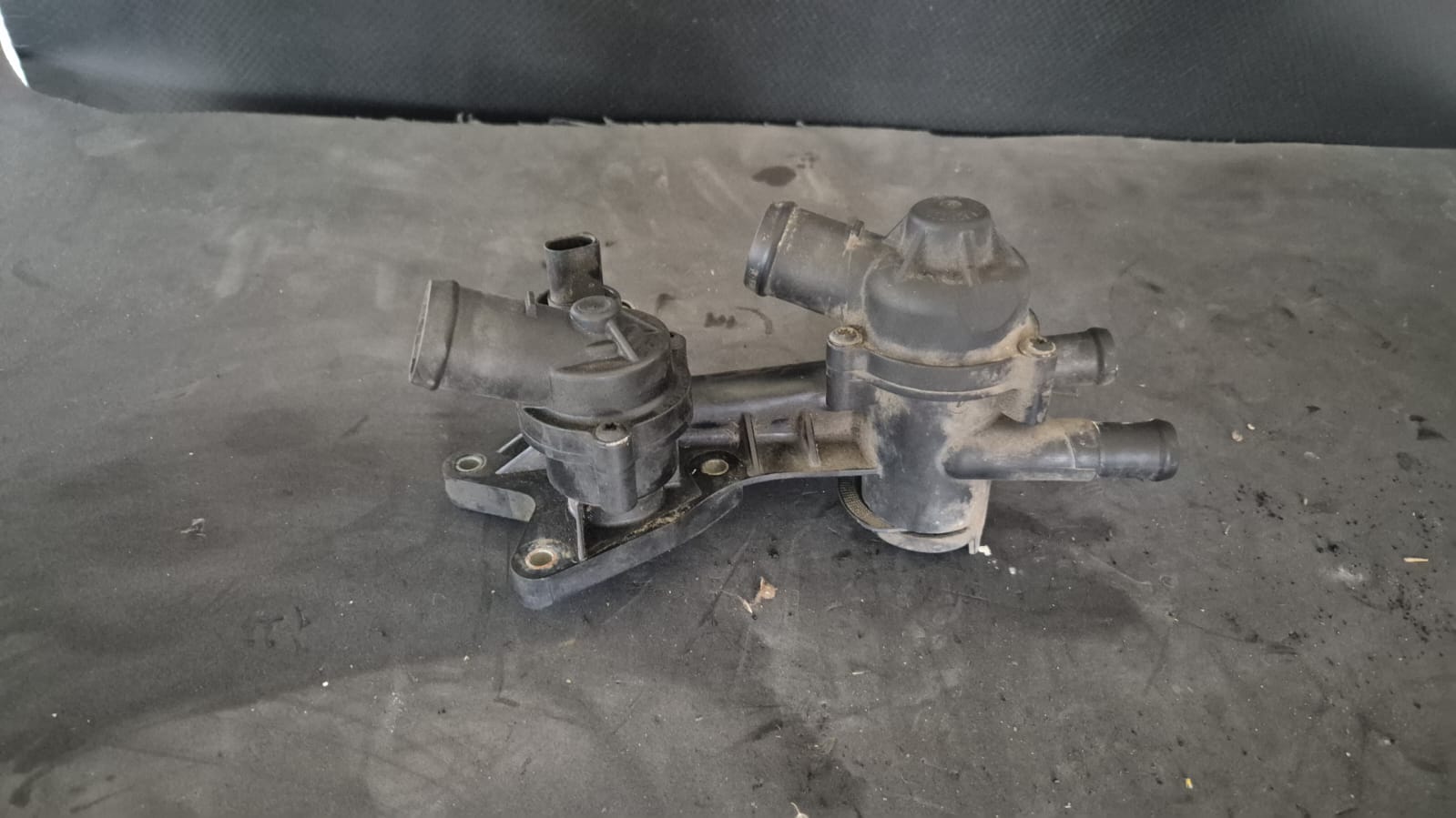 CORP CARCASA TERMOSTAT VW PASSAT B6 03C121026H FACTURA SI GARANTIE