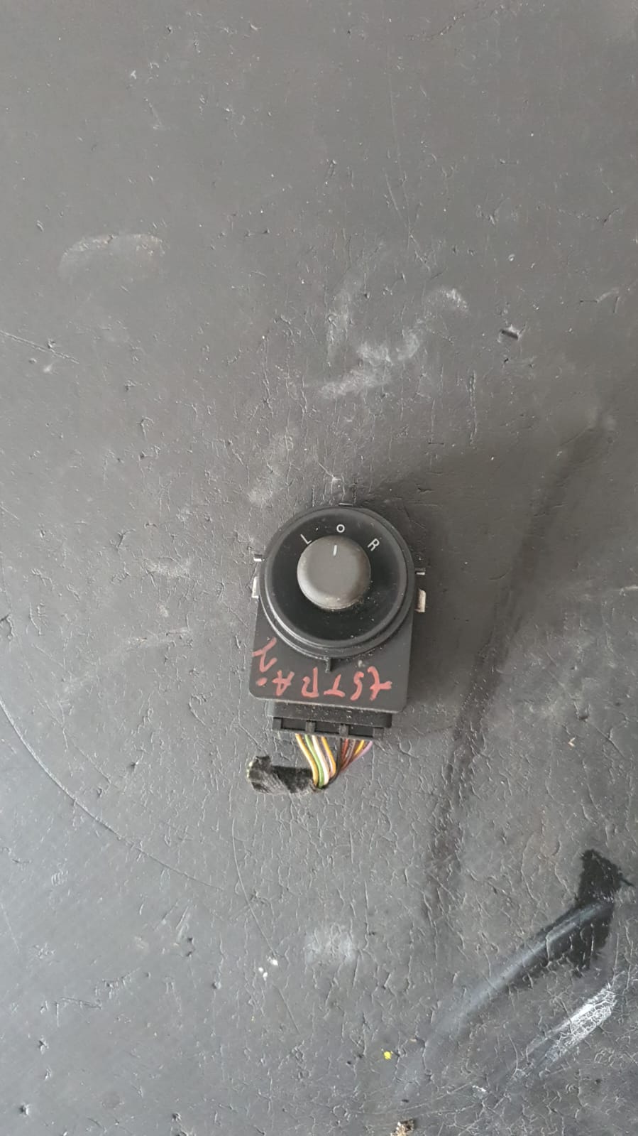 Buton reglaj oglinzi OPEL ASTRA J COD 13271827 FACTURA SI GARANTIE