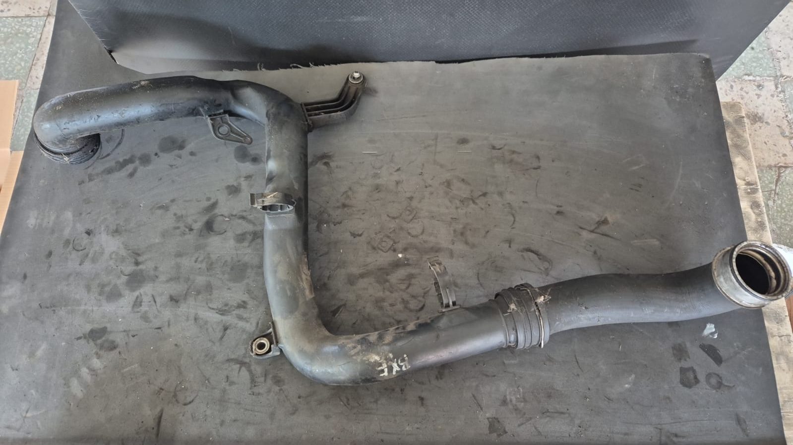 Furtun Intercooler Turbo Volkswagen Golf 5 2003-2009 1.9 tdi BXE COD 1K0145770AA FACTURA SI GARANTIE