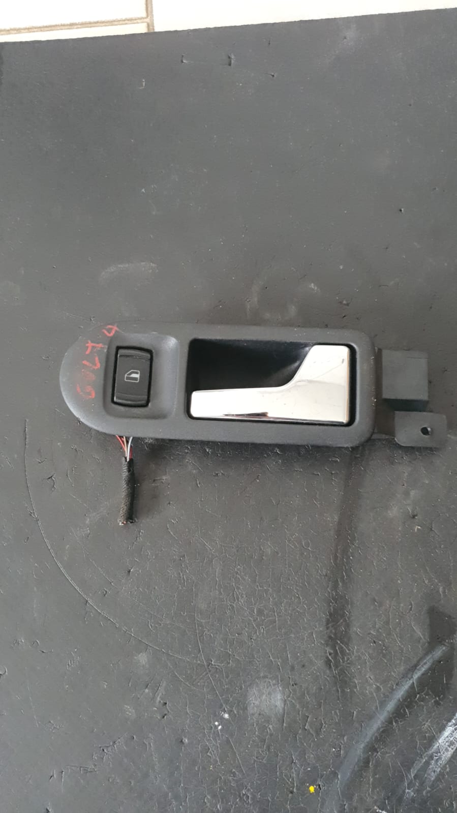 MANER INTERIOR DREAPTA FATA VW PASSAT B5 VW GOLF 4 COD 3B1837114 FACTURA SI GARANTIE