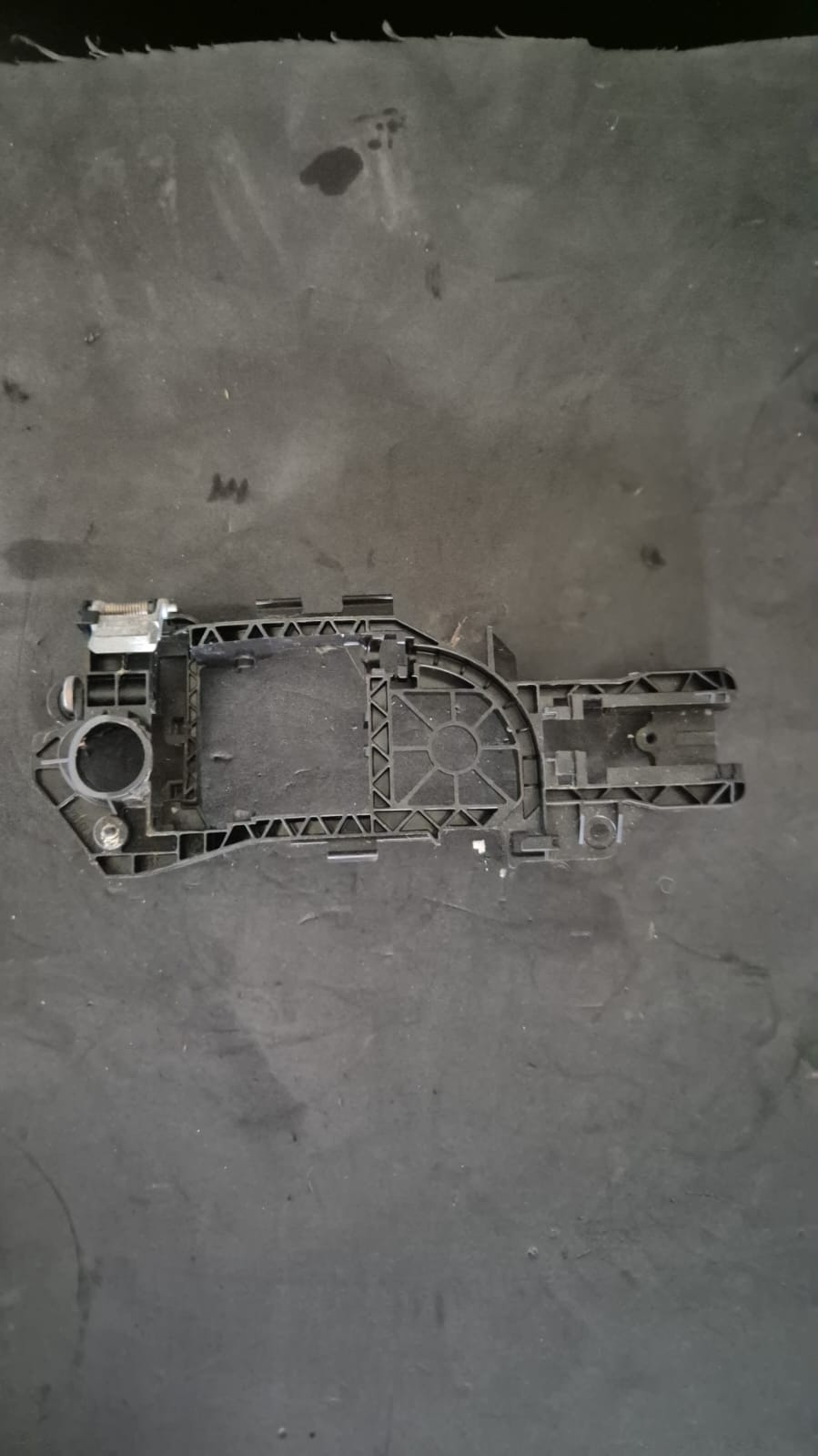 SUPORT MANER EXTERIOR STANGA SPATE VW PASSAT B6 COD 3C0837885J FACTURA SI GARANTIE