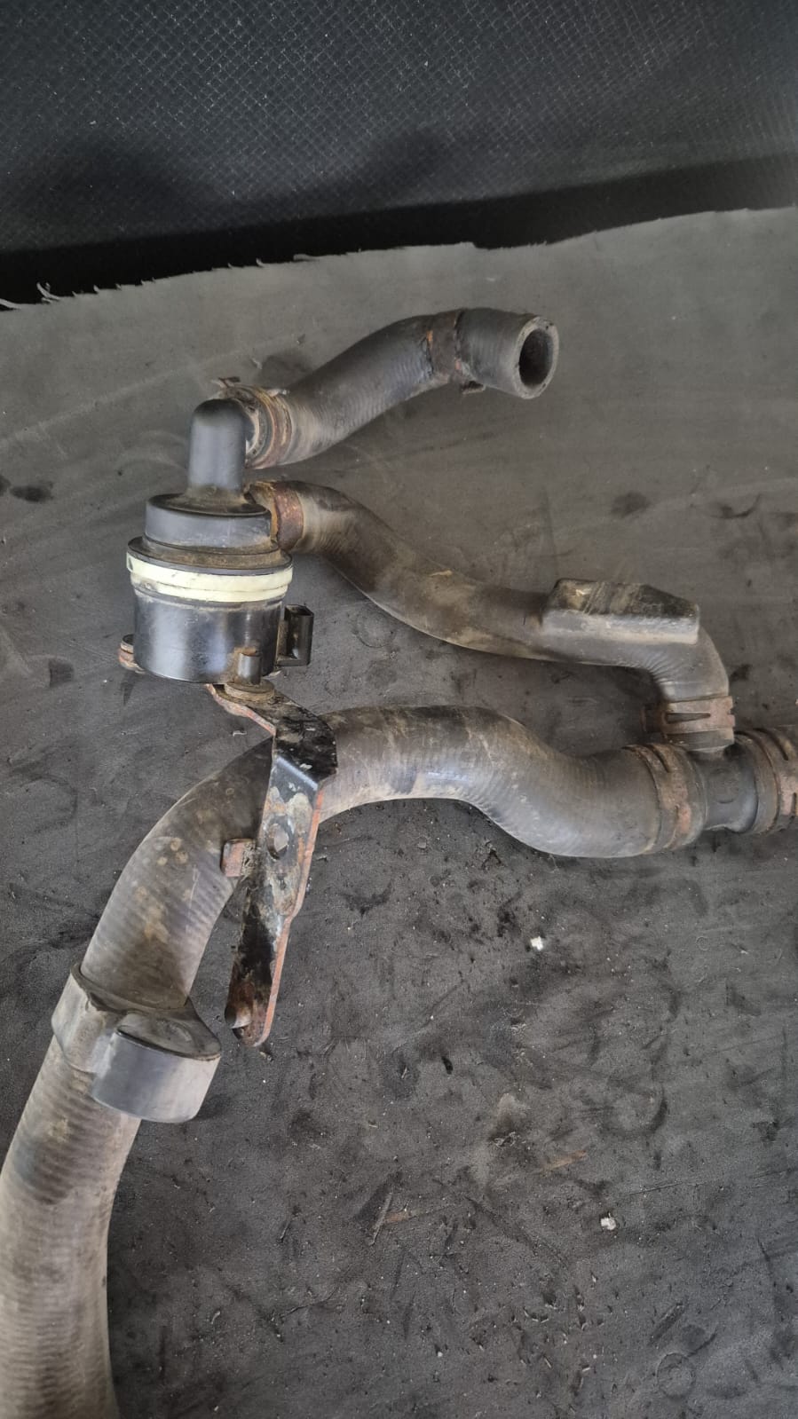 Pompa auxiliara apa VW TIGUAN 2.0 TDI COD 5N0965581A FACTURA SI GARANTIE