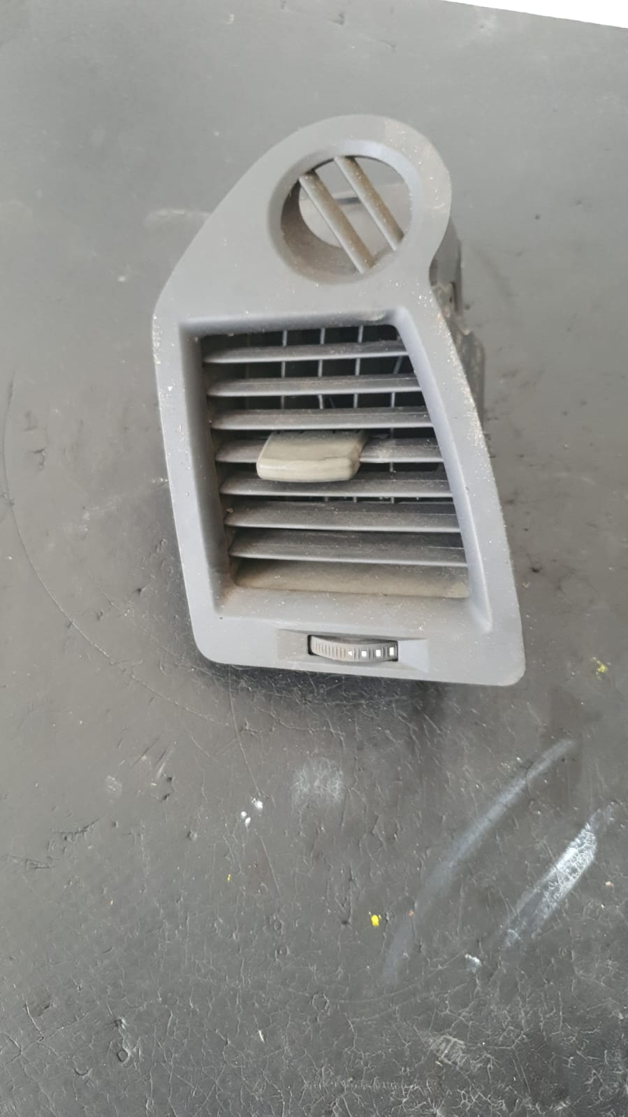 GRILA AER STANGA RENAULT MEGANE 2 2006-2012 COD A1007009 FACTURA SI GARANTIE