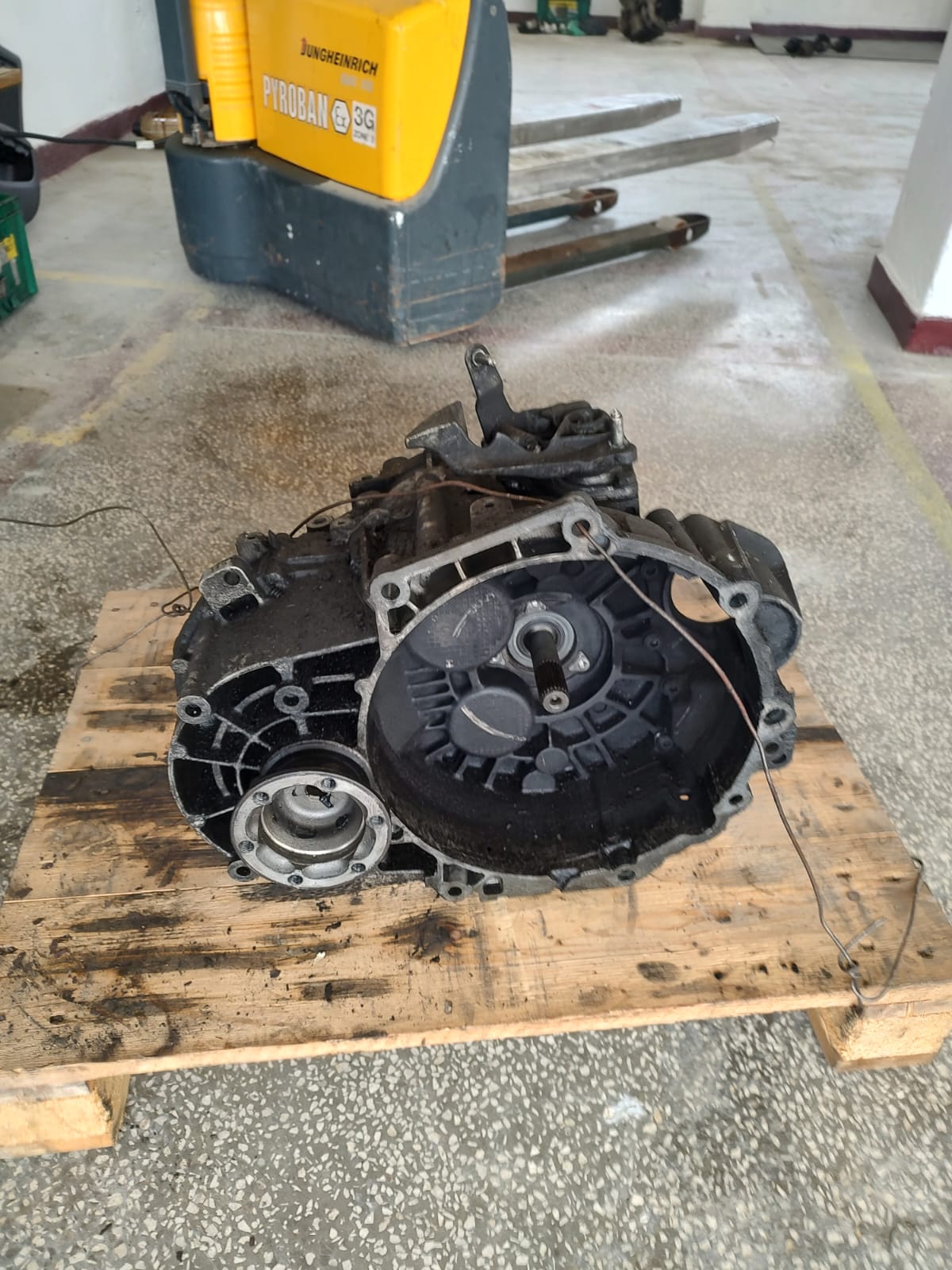 CUTIE VITEZE MANUALA 6 TREPTE VW PASSAT B6 2005-2010 cod HDV FACTURA SI GARANTIE