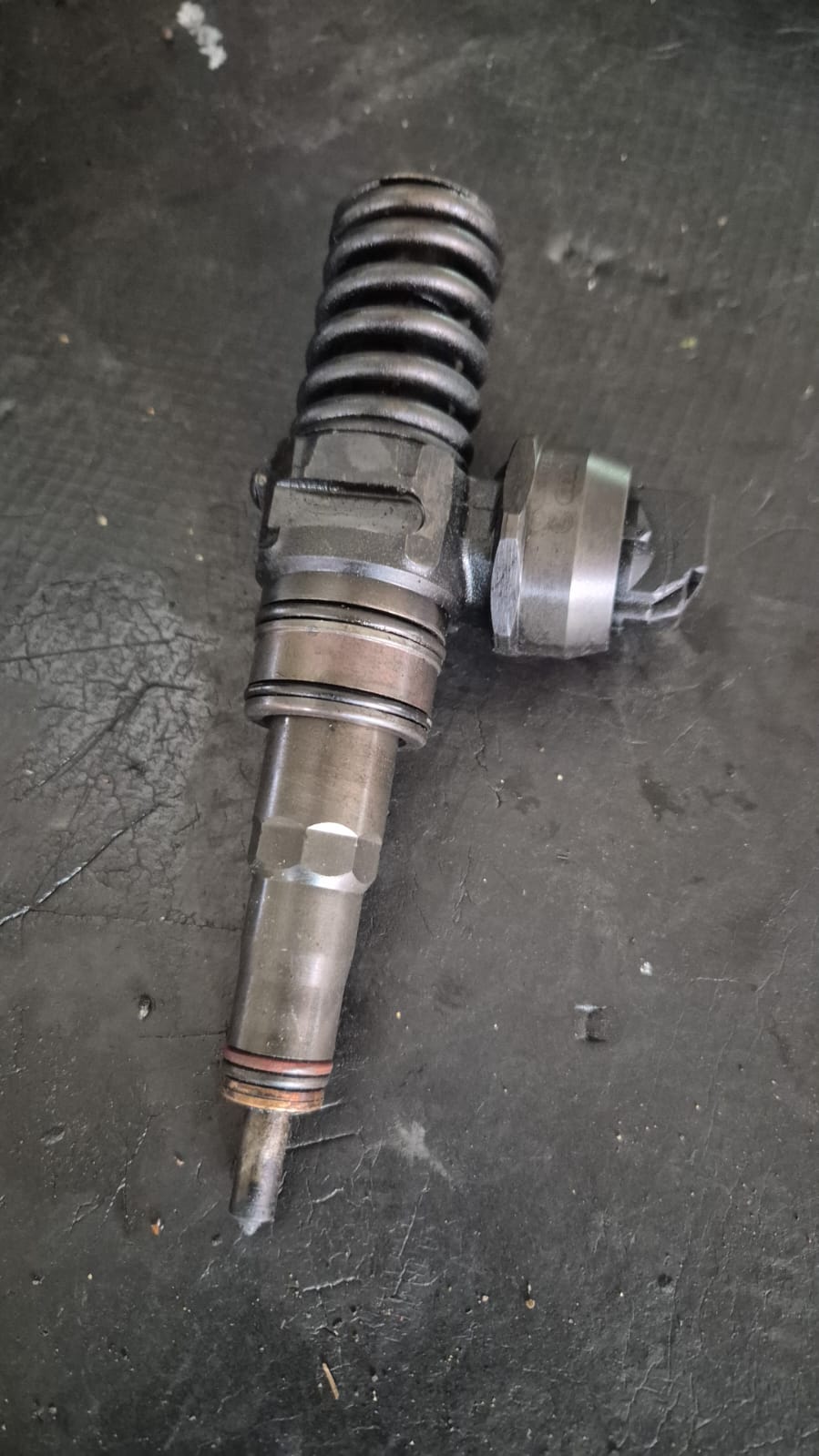 INJECTOR POMPE-Duze VOLKSWAGEN TOURAN 2009 COD 038130073BQ FACTURA SI GARANTIE