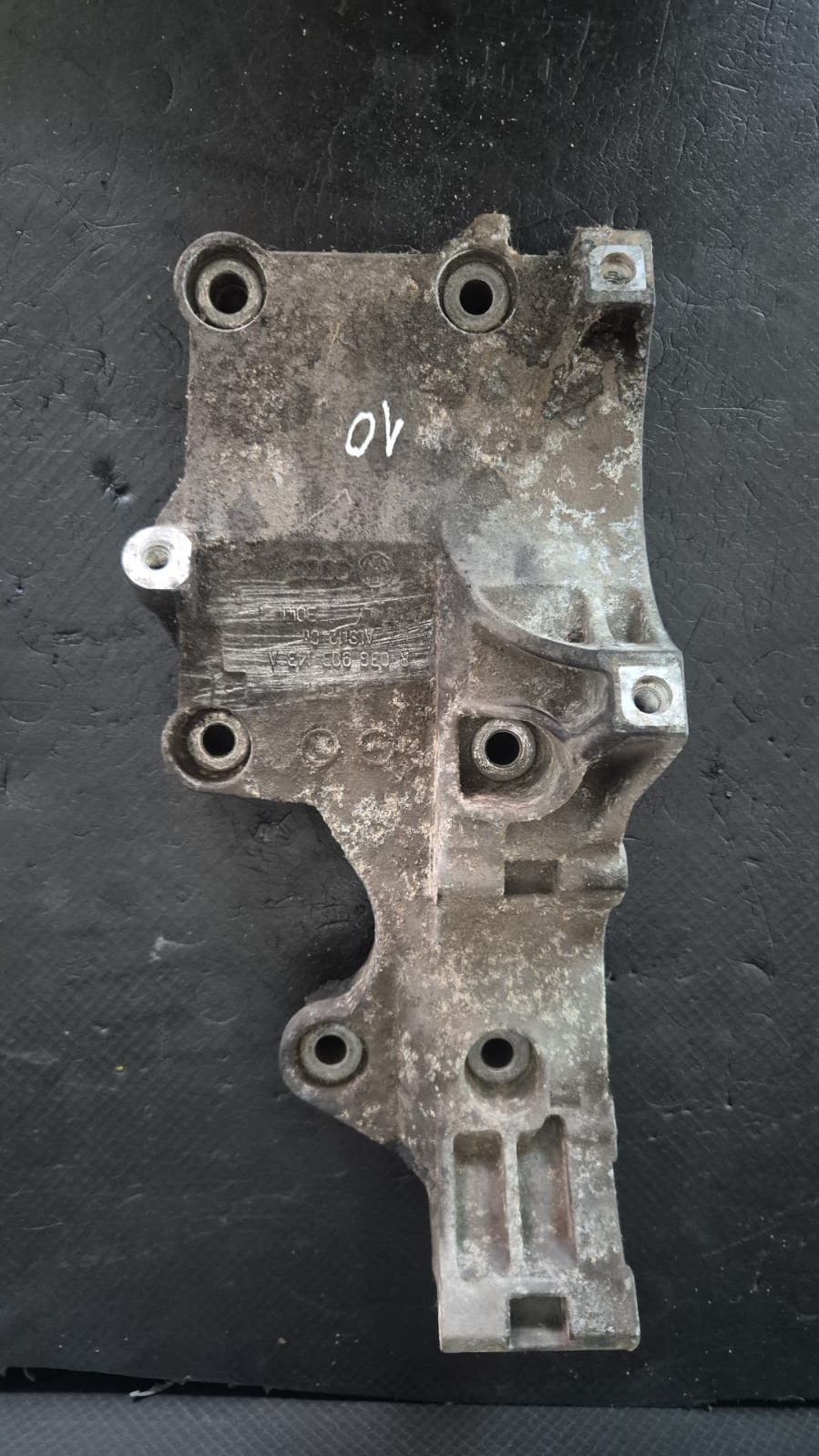 Suport alternator VW  Passat B6 2.0 TDI COD 03G903143A FACTURA SI GARANTIE