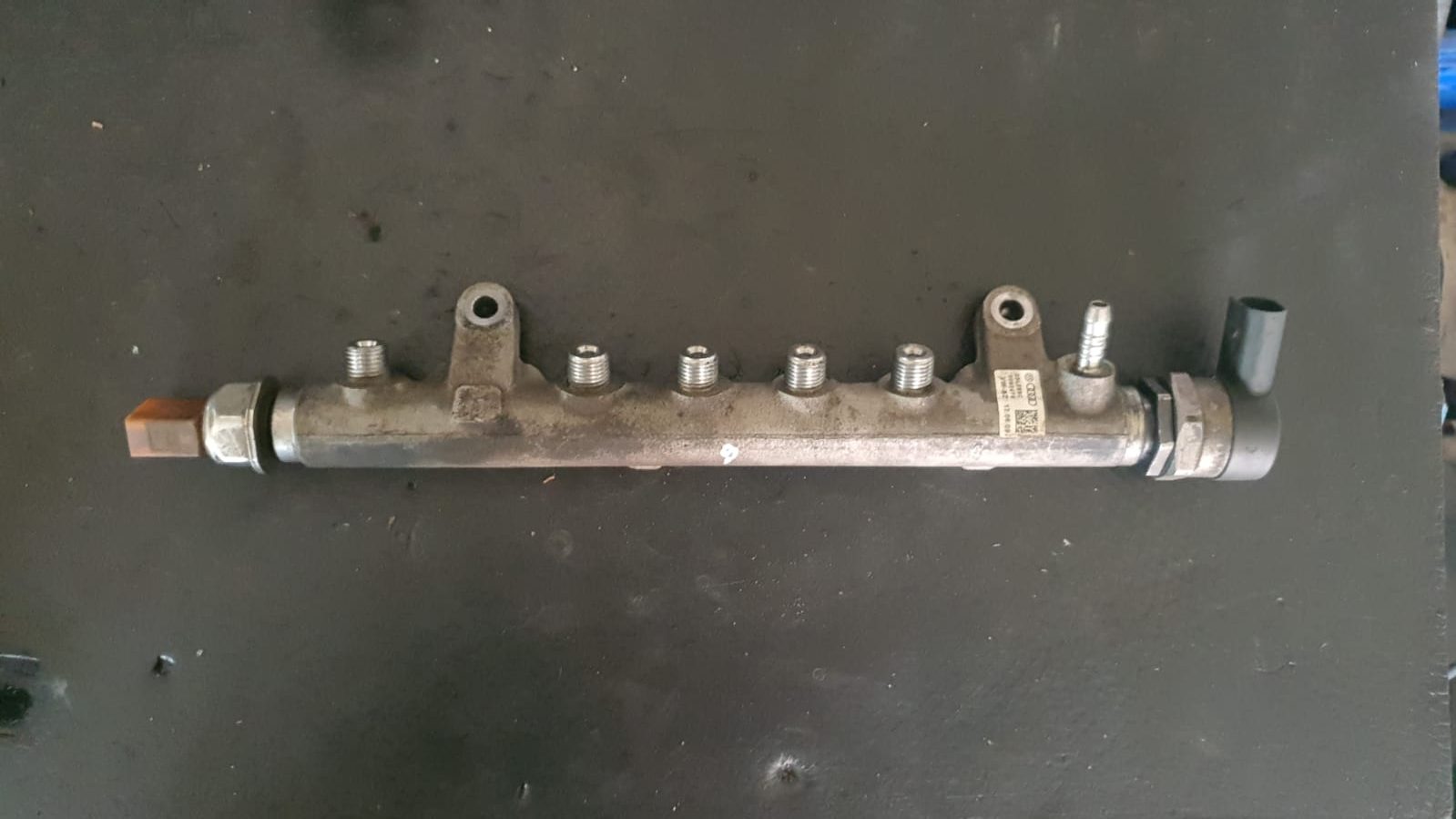 RAMPA INJECTOARE CU SENZORI VW PASSAT B7 COD 03L089C 0092470 FACTURA SI GARANTIE