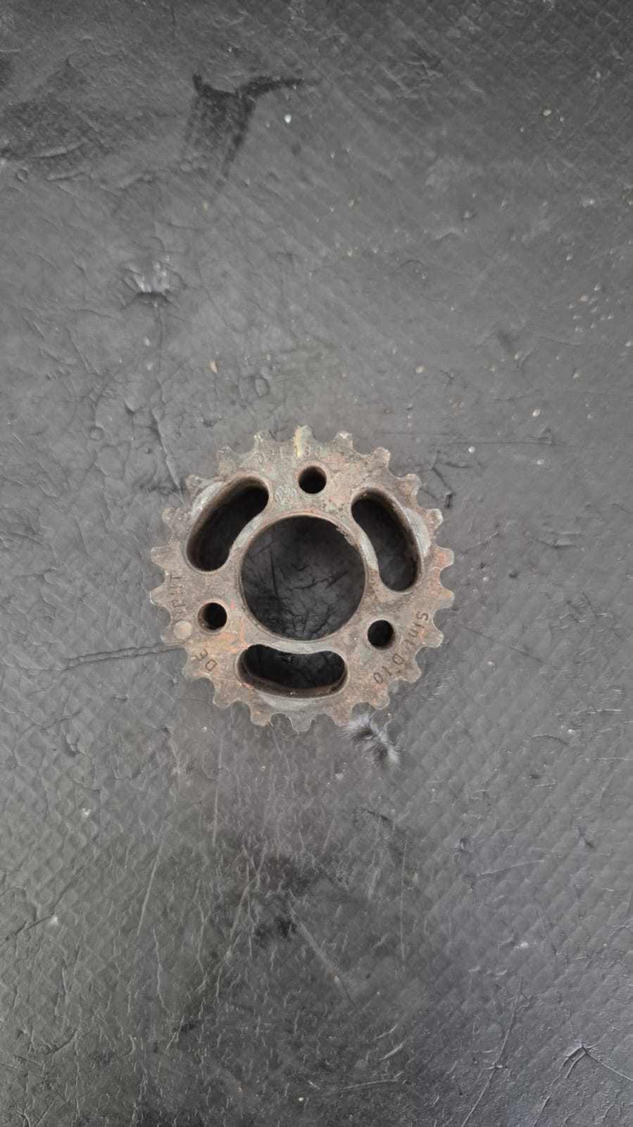 FULIE POMPA  INJECTIE VW PASSAT B7 2.0 TDI  COD 03L130111D FACTURA SI GARANTIE