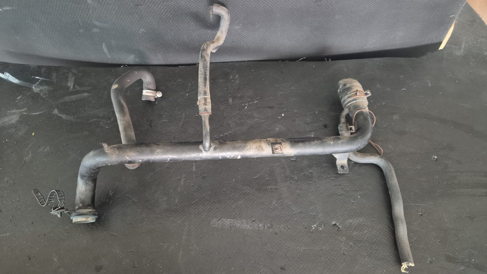 CONDUCTA METALICA DE RACIRE AUDI A4 B5 COD 058121071H FACTURA SI GARANTIE