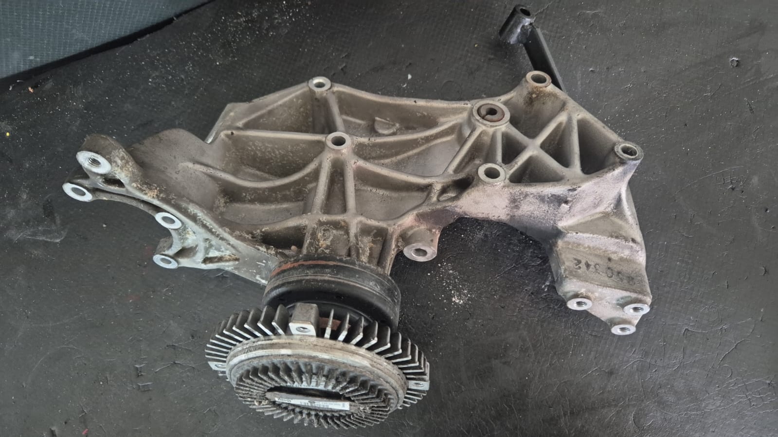 Suport accesorii cu vascocuplaj VW Audi Skoda 1994 - 2001 COD 058145523D 8MV376732221 FACTURA SI GARANTIE