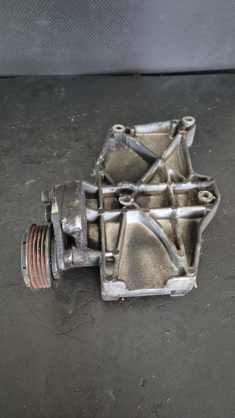 SUPORT COMPRESOR AC AUDI A4 B5 1.8T 1997-2001 COD 058260885 FACTURA SI GARANTIE