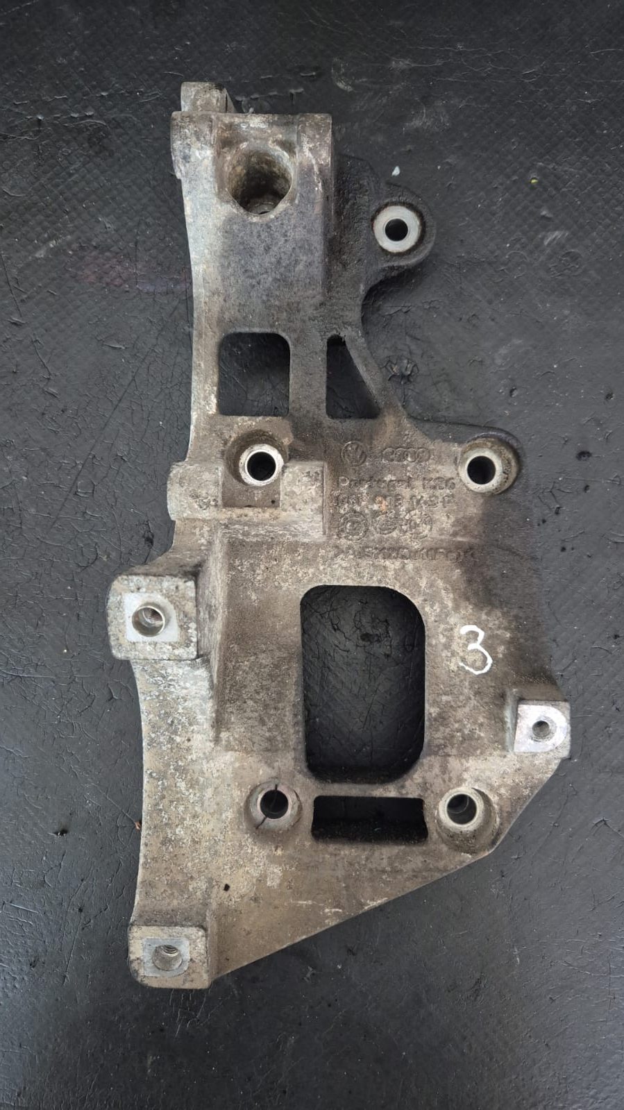 SUPORT ALTERNATOR AUDI A3 1.6 B 102 CP 75 KW COD 06P903143F FACTURA SI GARANTIE