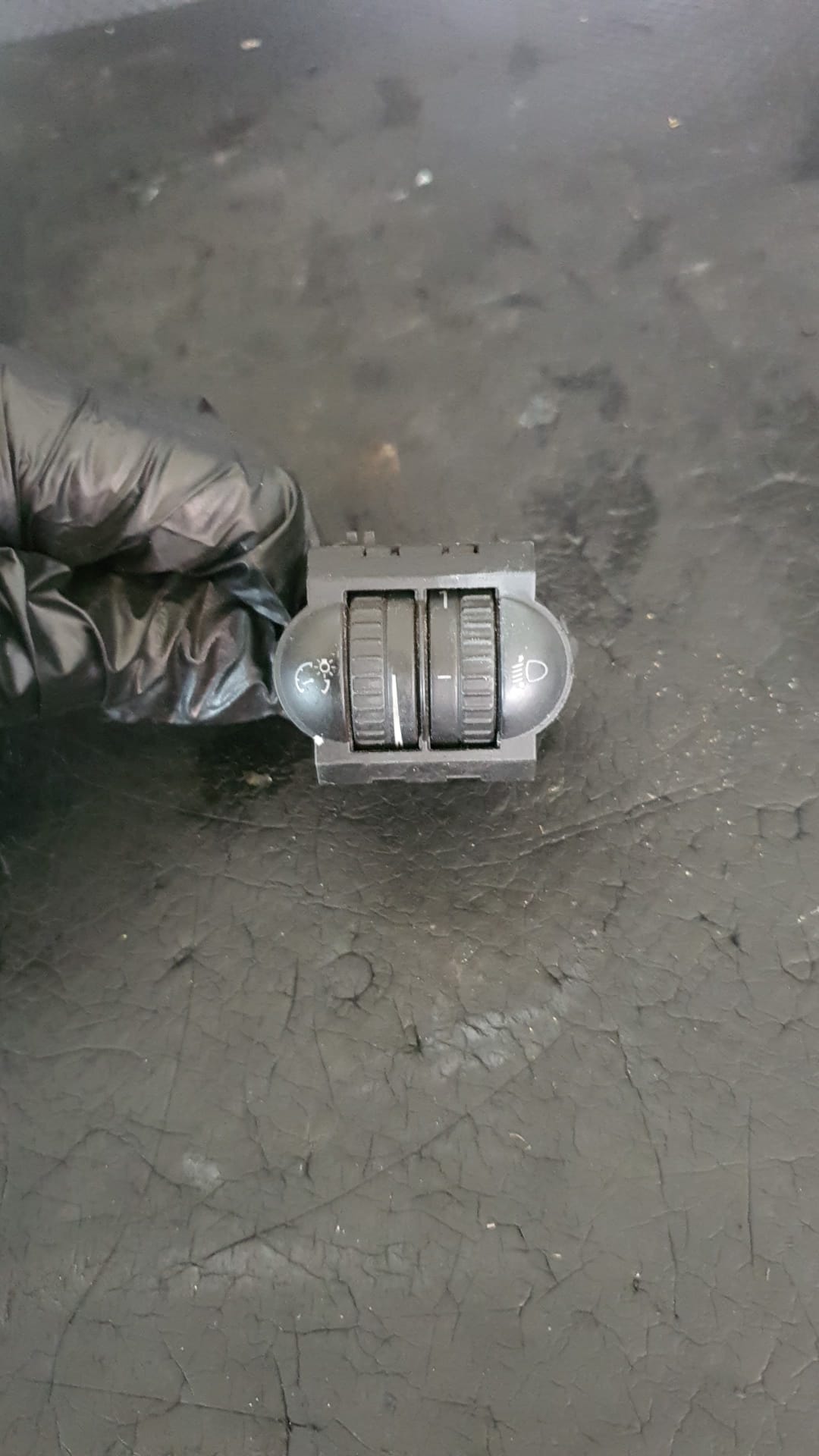 Buton reglaj faruri  VW Golf 5 2006 COD 1K0941333A FACTURA SI GARANTIE