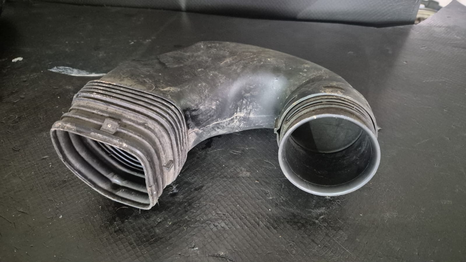 FURTUN ADMISIE AER VW PASSAT B7 VW GOLF 6 VW PASSAT CC COD 3C0129618D FACTURA SI GARANTIE