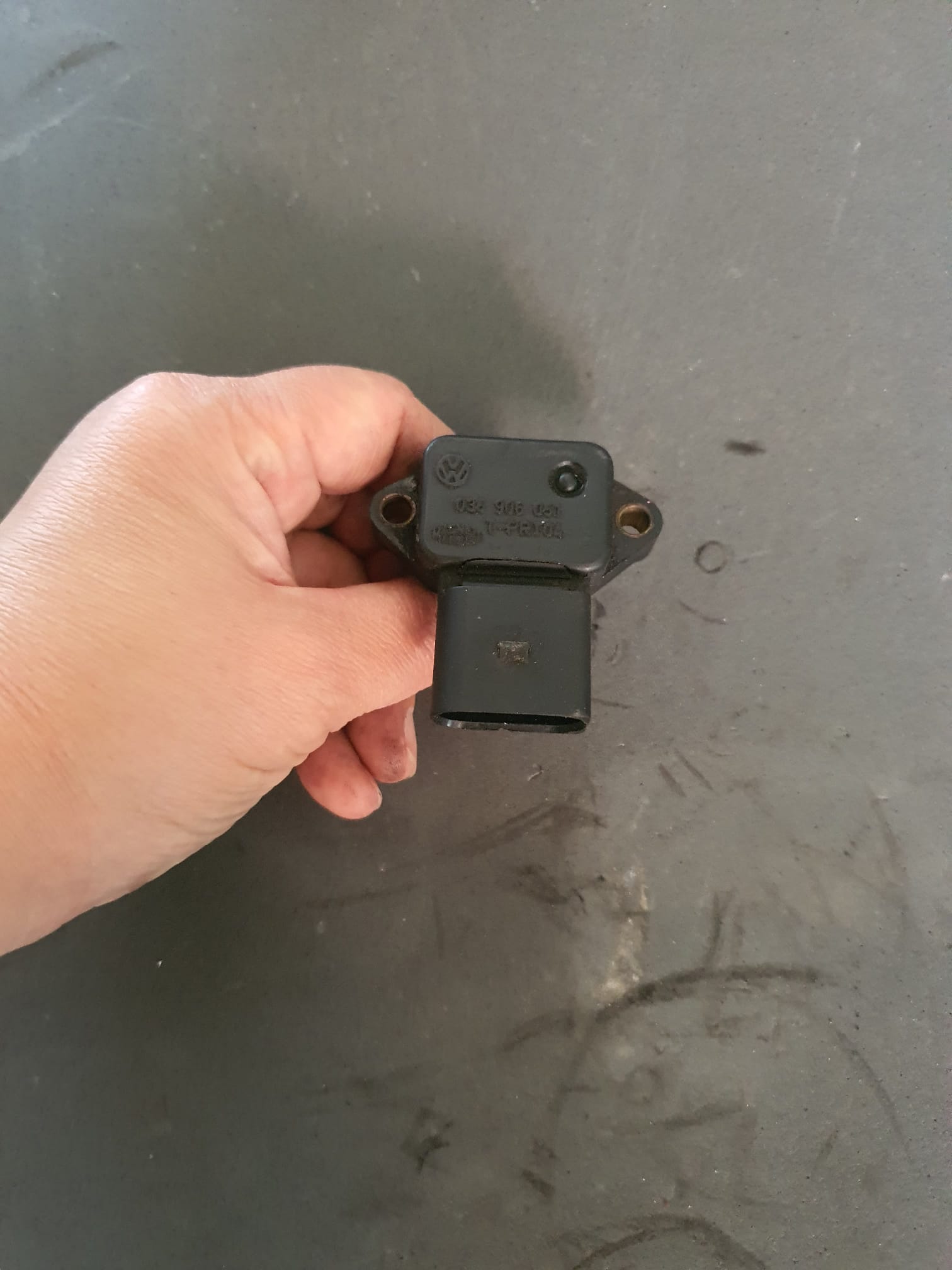SENZOR PRESIUNE VW GOLF 4  VW POLO 1.4 BENZINA COD 036906051 FACTURA SI GARANTIE