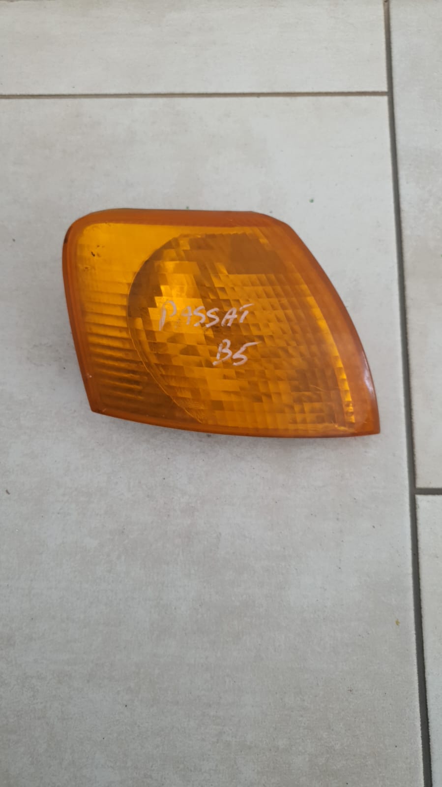 LAMPA SEMNALIZARE VW PASSAT B5 1997-2000 COD 3B0953050 FACTURA SI GARANTIE