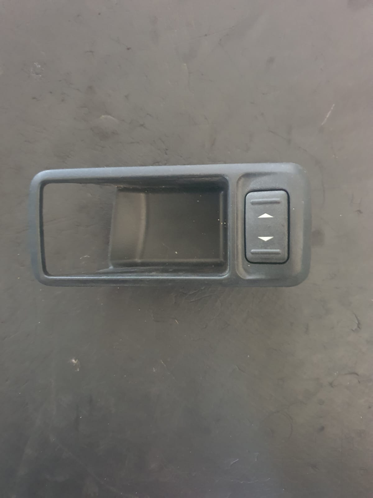 BUTON GEAM ELECTRIC DREAPTA SPATE FORD KUGA 2008-2013 COD 3M51226A36 AEW FACTURA SI GARANTIE
