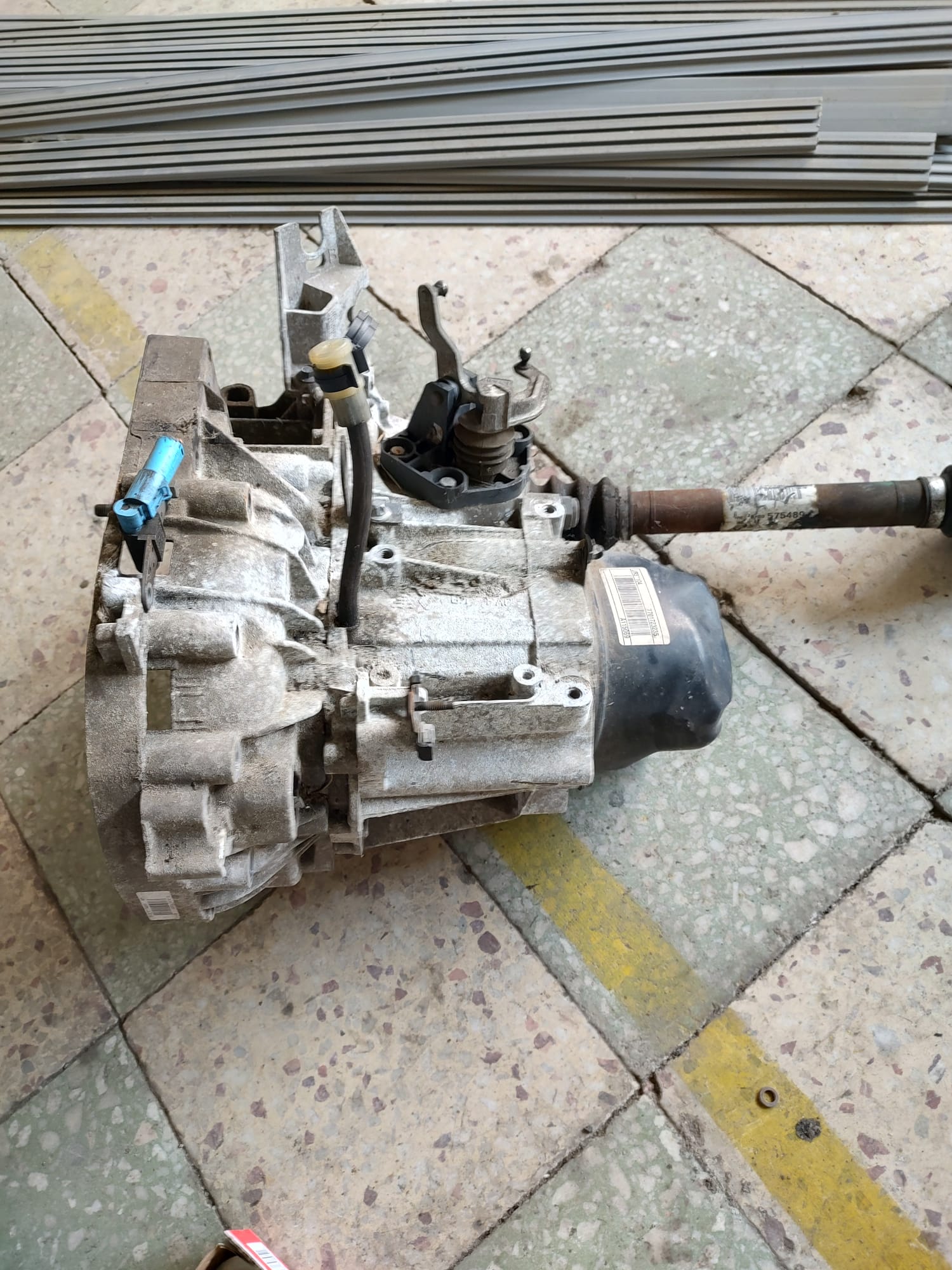CUTIE DE VITEZE MANUALA 5+1 RENAULT SCENIC 2 1.6 16V 2003-2009 COD 7701723235 JR5104  FACTURA SI GARANTIE