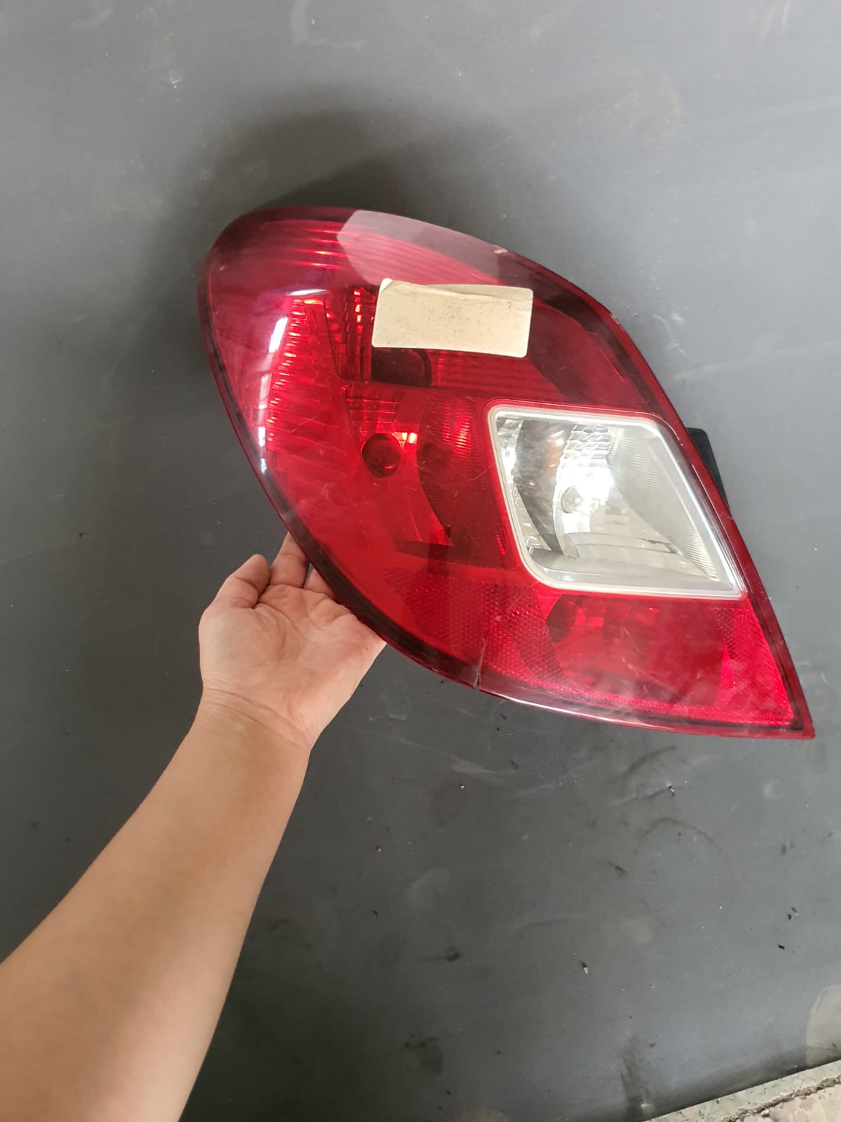 STOP STANGA CU DEFECT SE VEDE IN POZA OPEL CORSA D 2006-2011 COD 89392995 FACTURA SI GARANTIE