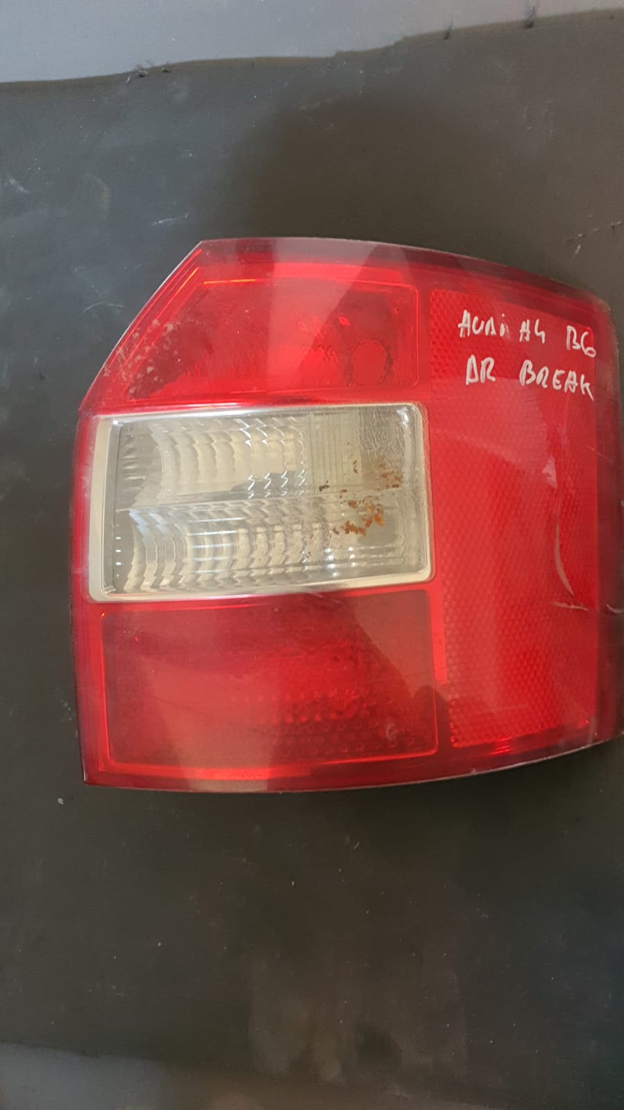 STOP DREAPTA CU DEFECT SE VEDE IN POZA Audi A4 B6 BREAK COD 8E9945096 FACTURA SI GARANTIE