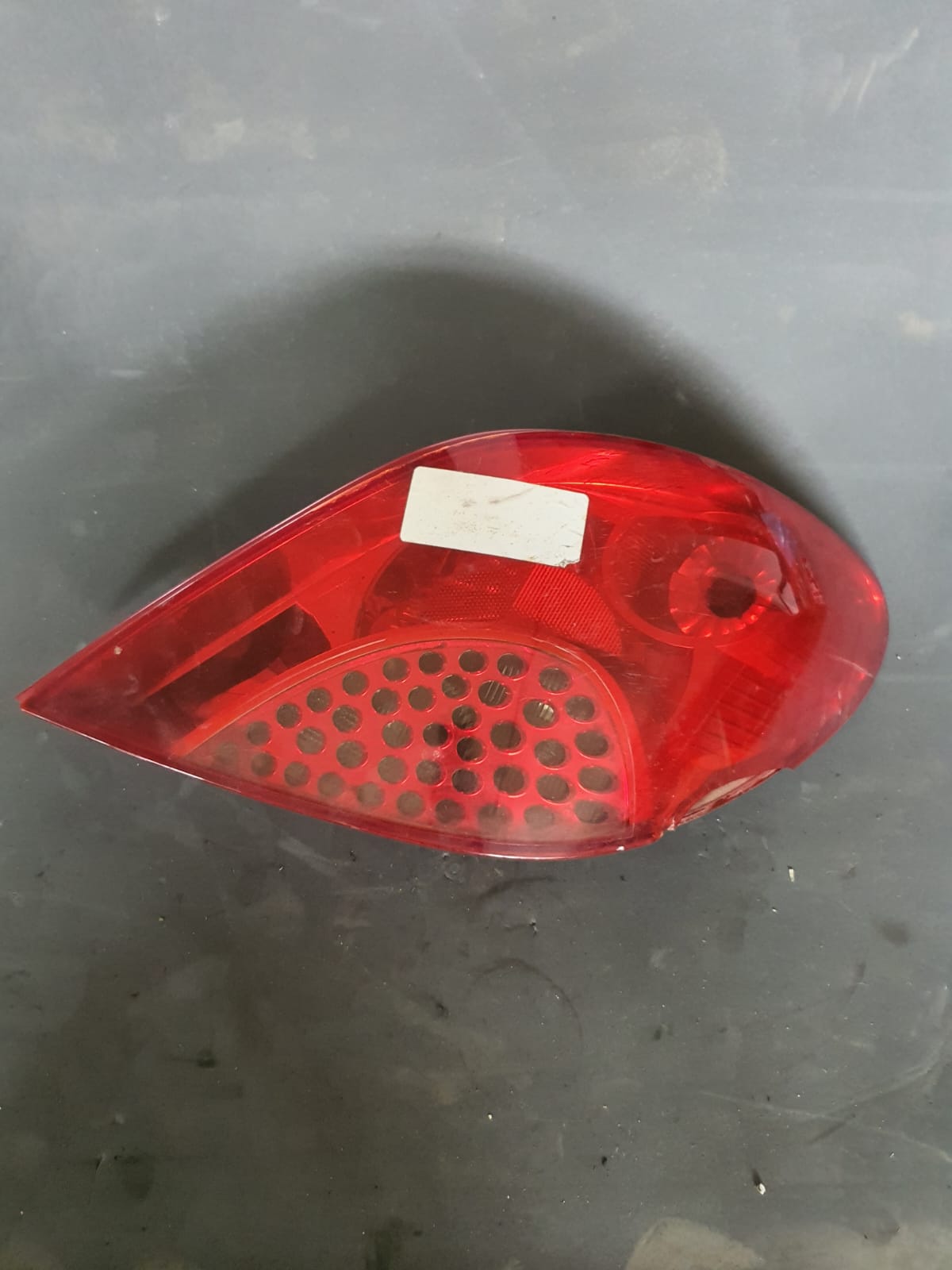 STOP DREAPTA CU DEFECT SE VEDE IN POZA PEUGEOT 207 COD 9649986580-03 FACTURA SI GARANTIE