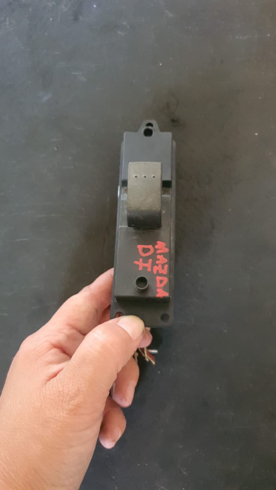 BUTON GEAM ELECTRIC DREAPTA FATA MAZDA 3 2003-2006 COD BP4K66370 FACTURA SI GARANTIE